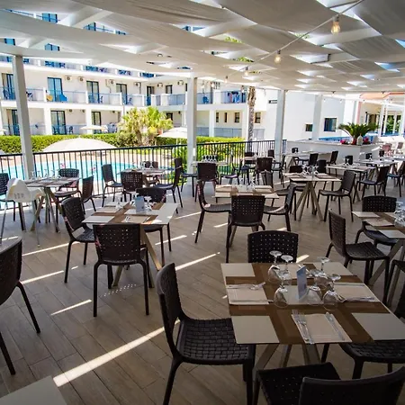 Ticho's Greenblu Szálloda