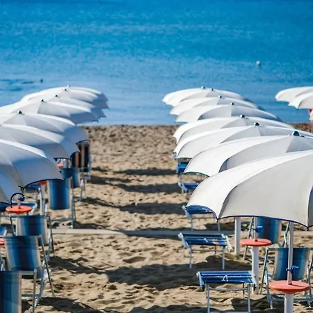 Ticho's Greenblu Szálloda 4*