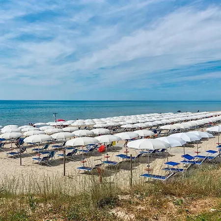 Ticho's Greenblu Szálloda 4*