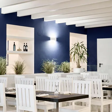 Ticho's Greenblu Szálloda 4*