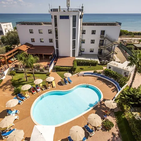 Ticho's Greenblu Szálloda 4*