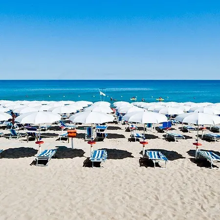 Ticho's Greenblu Szálloda 4*