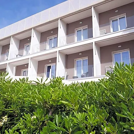 Ticho's Greenblu Hotel