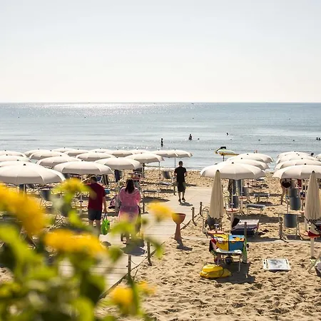 Ticho's Greenblu Szálloda 4*